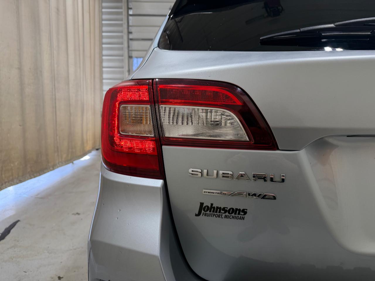 Subaru Outback 4dr Wgn 2.5i Limited 2015