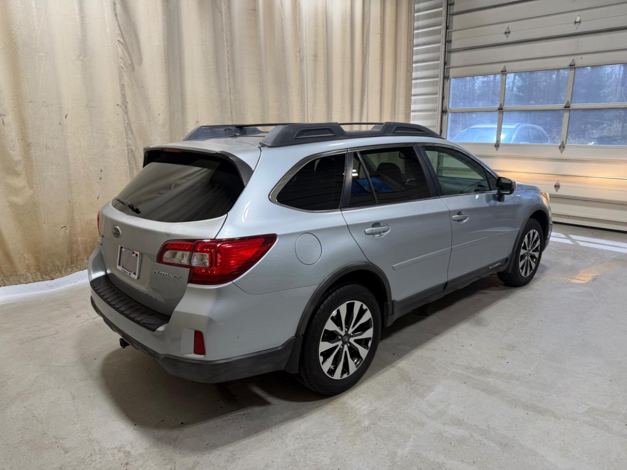 Subaru Outback 4dr Wgn 2.5i Limited 2015