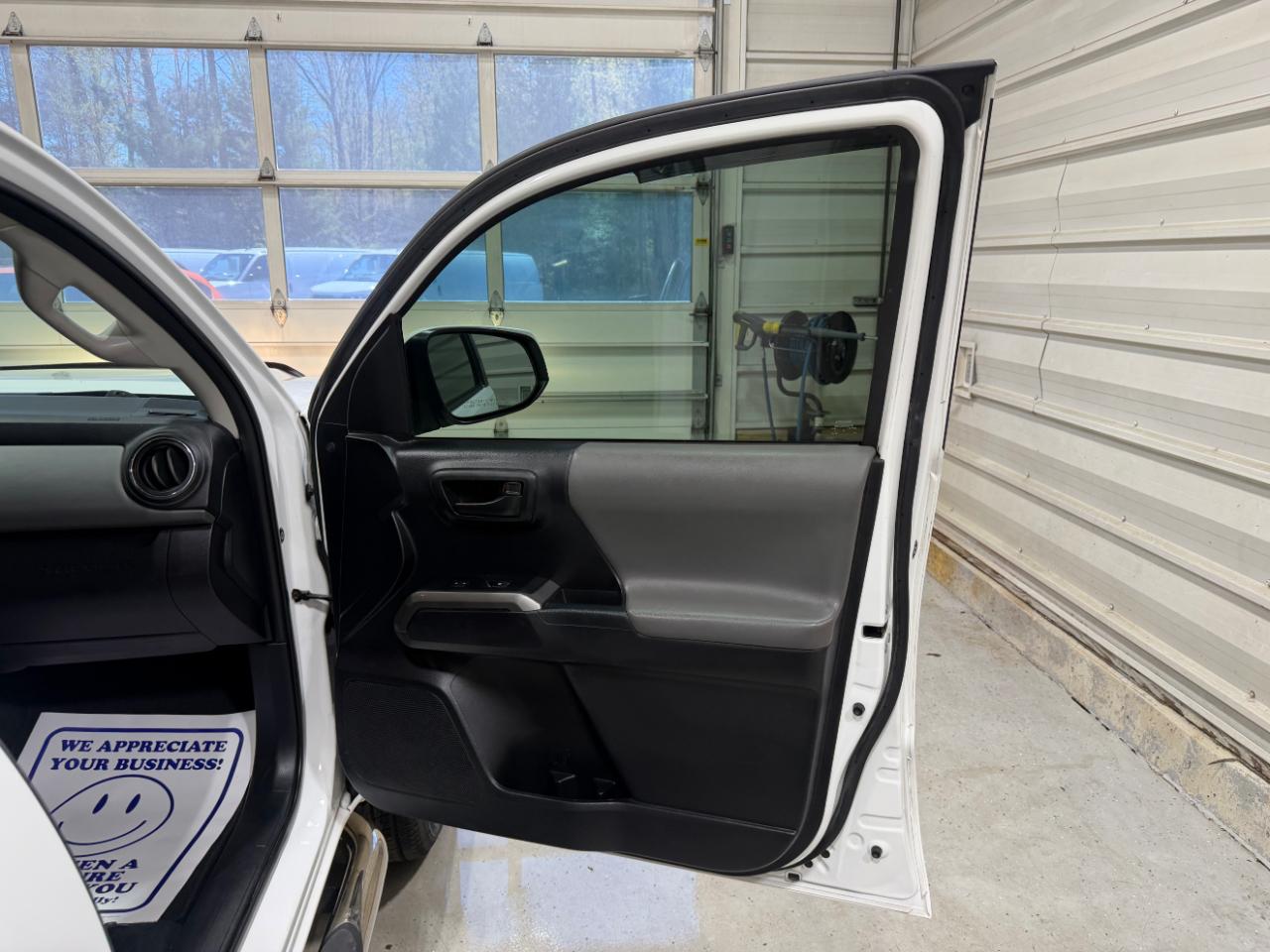 Toyota Tacoma 4WD TRD Sport Double Cab 5' Bed V6 AT (Natl) 2019