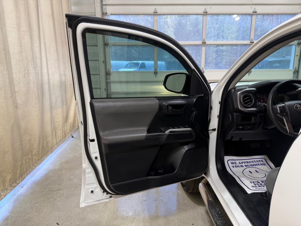 Toyota Tacoma 4WD TRD Sport Double Cab 5' Bed V6 AT (Natl) 2019