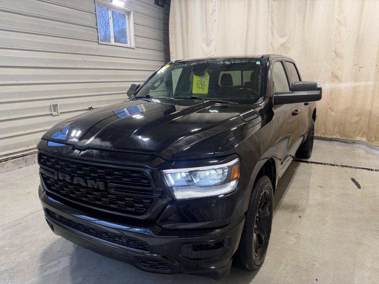 RAM 1500 Big Horn 4x4 Crew Cab 5'7" Box 2023