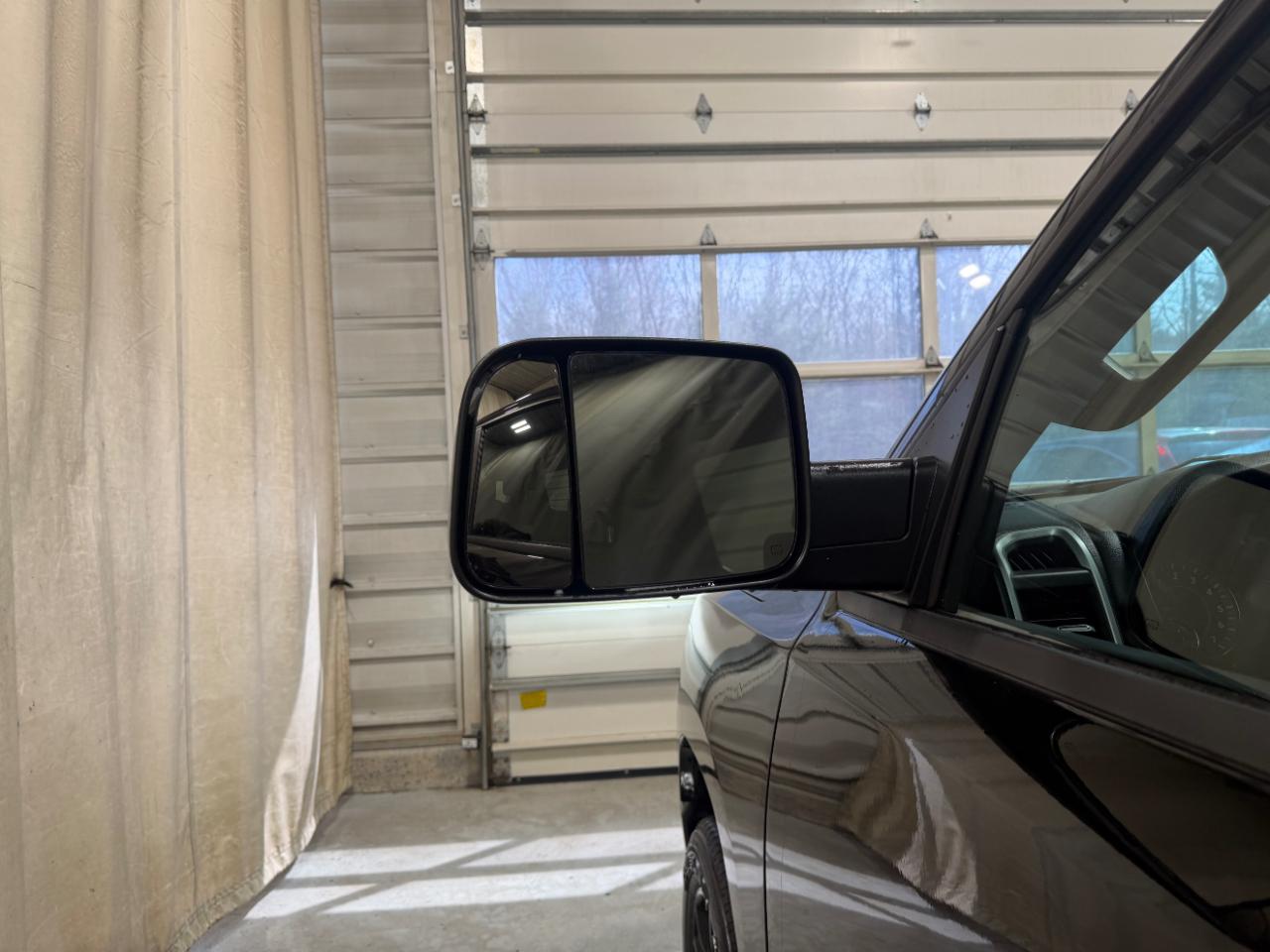 RAM 1500 Big Horn 4x4 Crew Cab 5'7" Box 2023