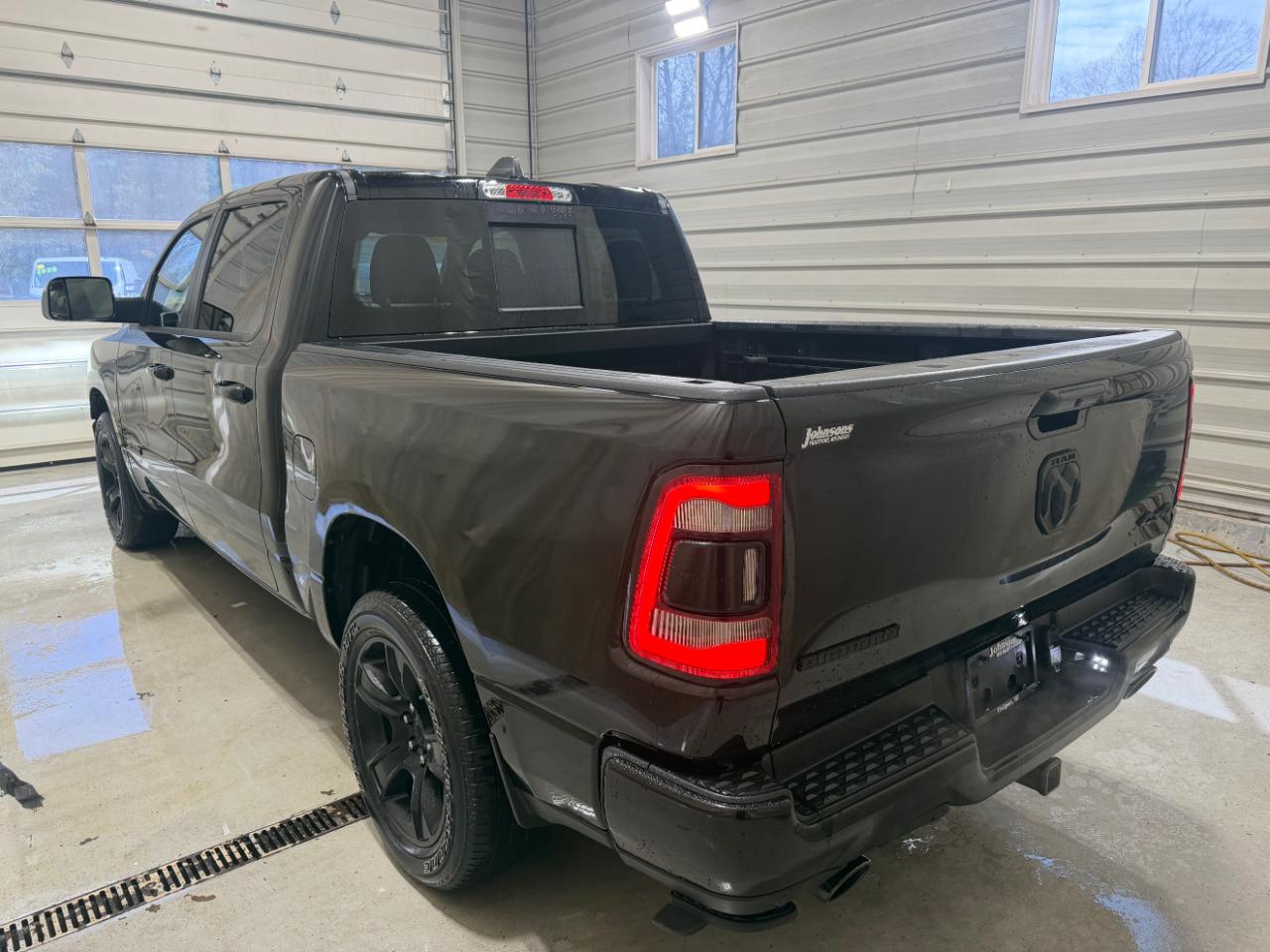 RAM 1500 Big Horn 4x4 Crew Cab 5'7" Box 2023