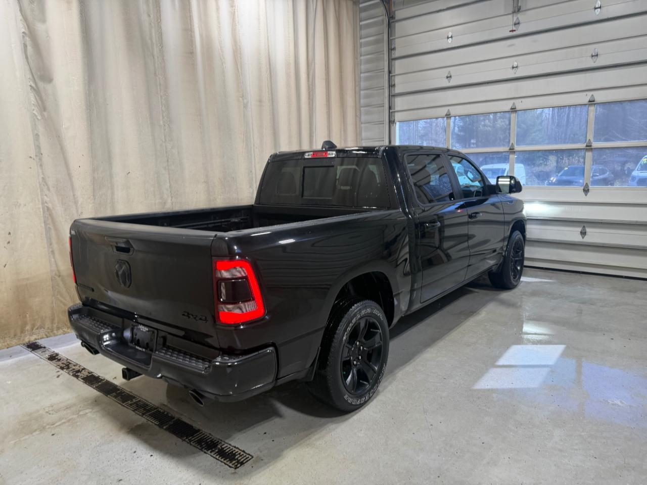 RAM 1500 Big Horn 4x4 Crew Cab 5'7" Box 2023