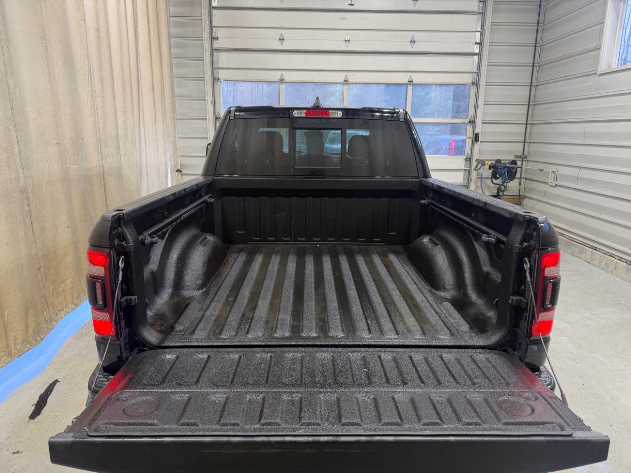 RAM 1500 Big Horn 4x4 Crew Cab 5'7" Box 2023