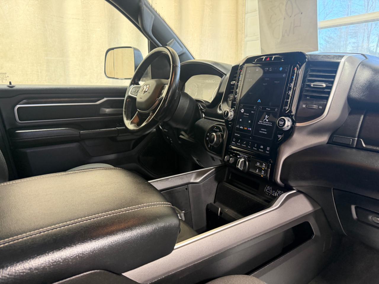 RAM 1500 Big Horn 4x4 Crew Cab 5'7" Box 2023