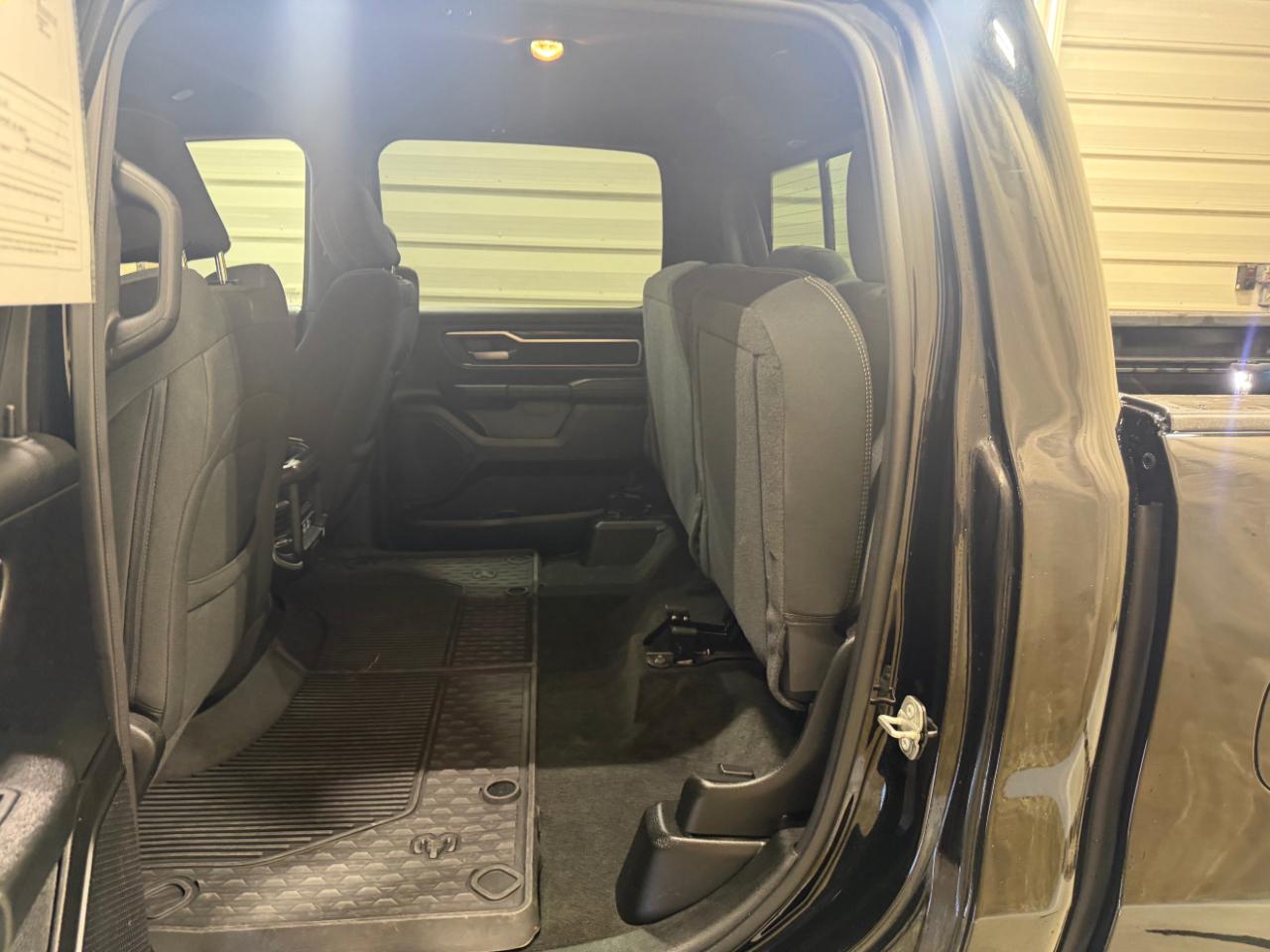 RAM 1500 Big Horn 4x4 Crew Cab 5'7" Box 2023