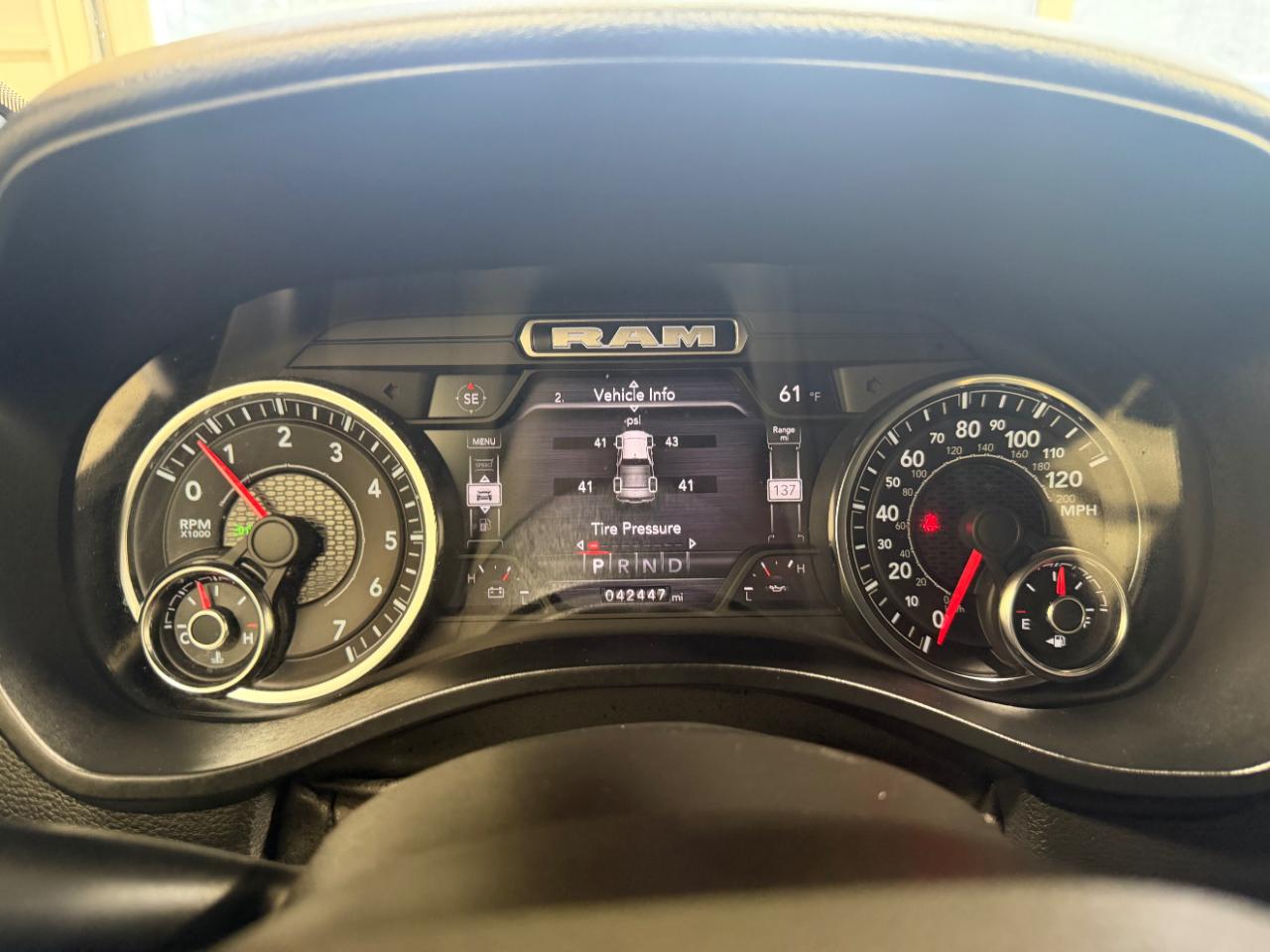 RAM 1500 Big Horn 4x4 Crew Cab 5'7" Box 2023
