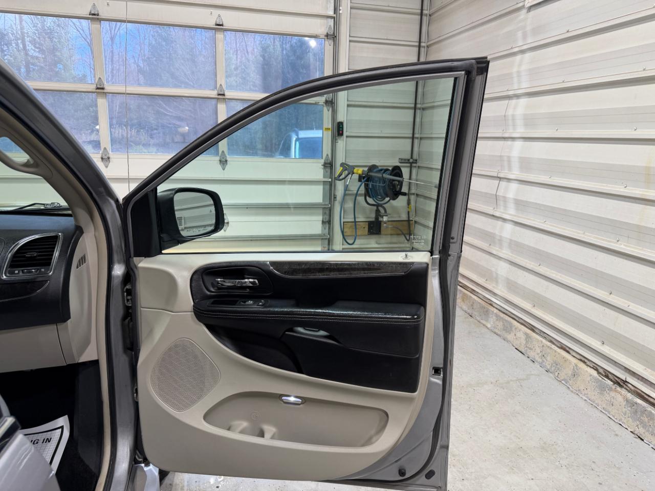 Chrysler Town & Country 4dr Wgn Limited 2014