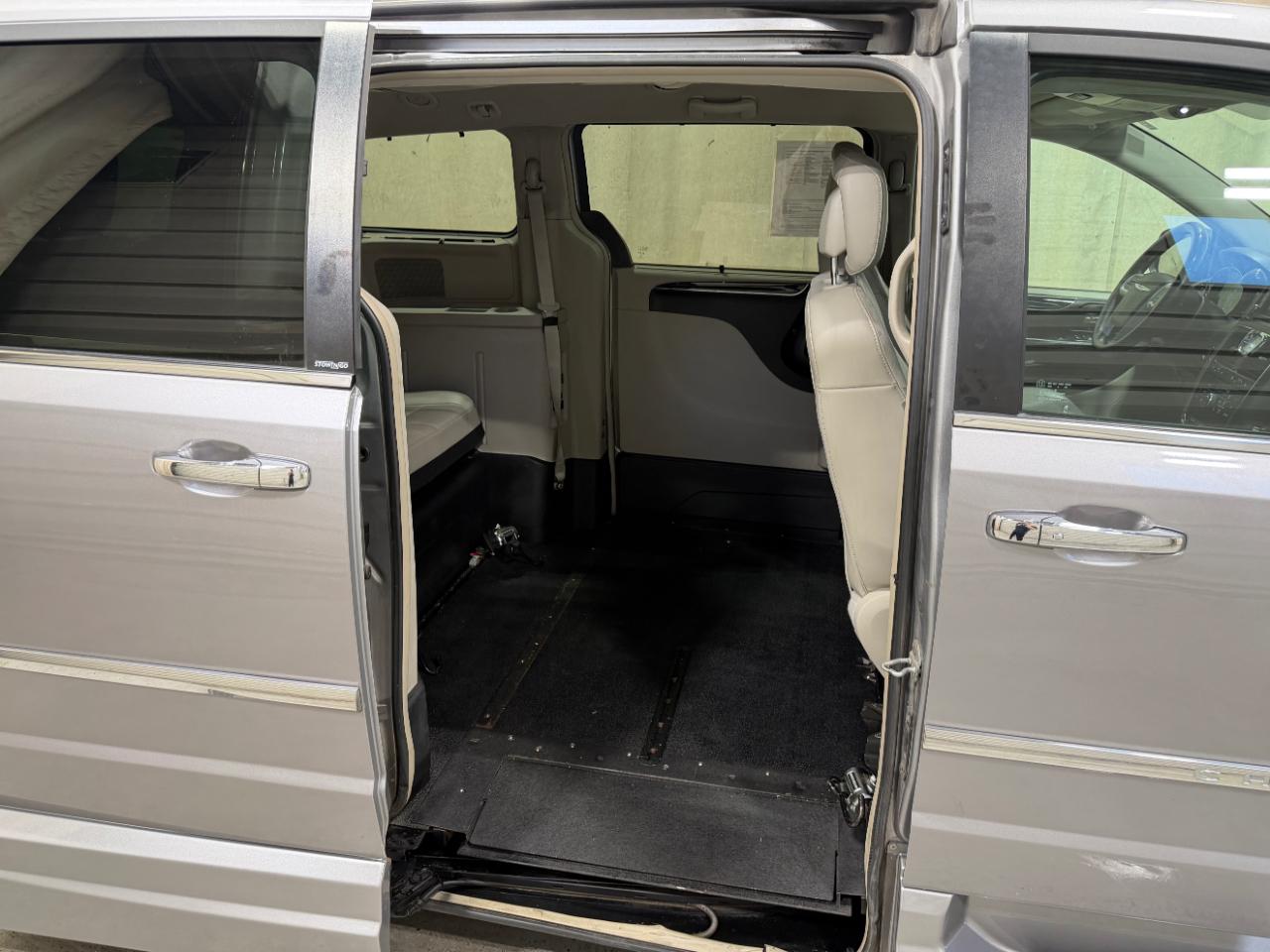 Chrysler Town & Country 4dr Wgn Limited 2014