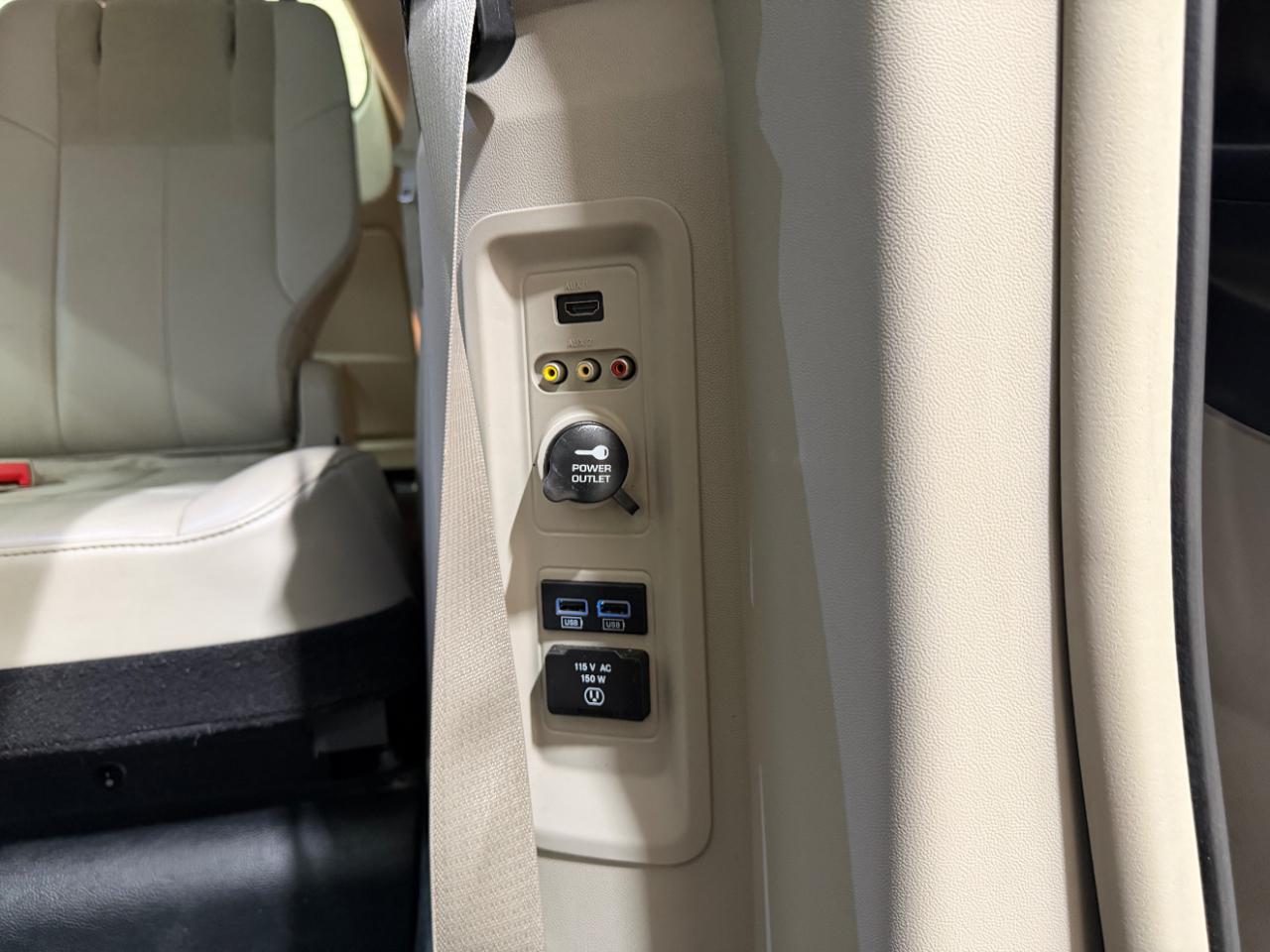 Chrysler Town & Country 4dr Wgn Limited 2014