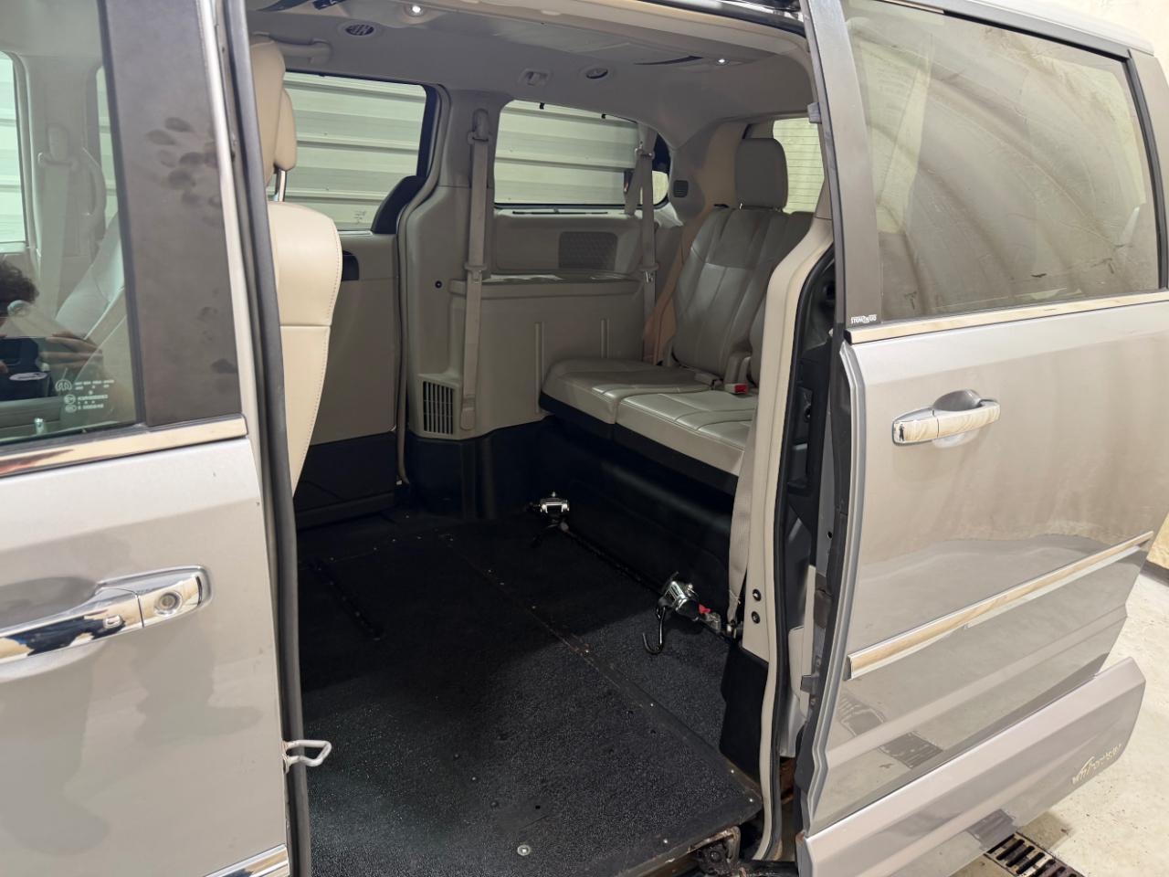 Chrysler Town & Country 4dr Wgn Limited 2014