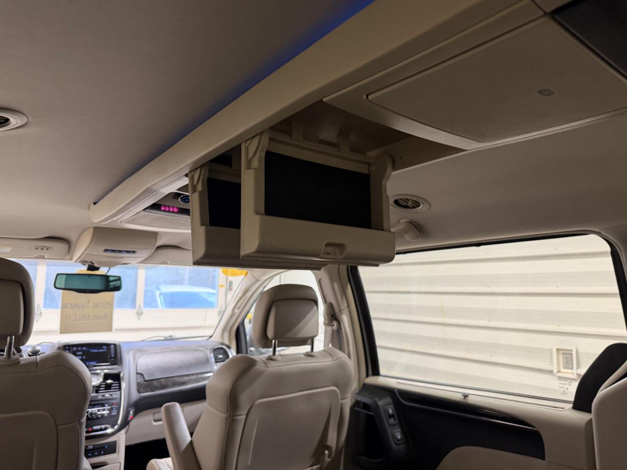 Chrysler Town & Country 4dr Wgn Limited 2014