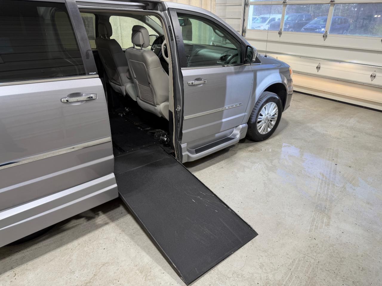 Chrysler Town & Country 4dr Wgn Limited 2014