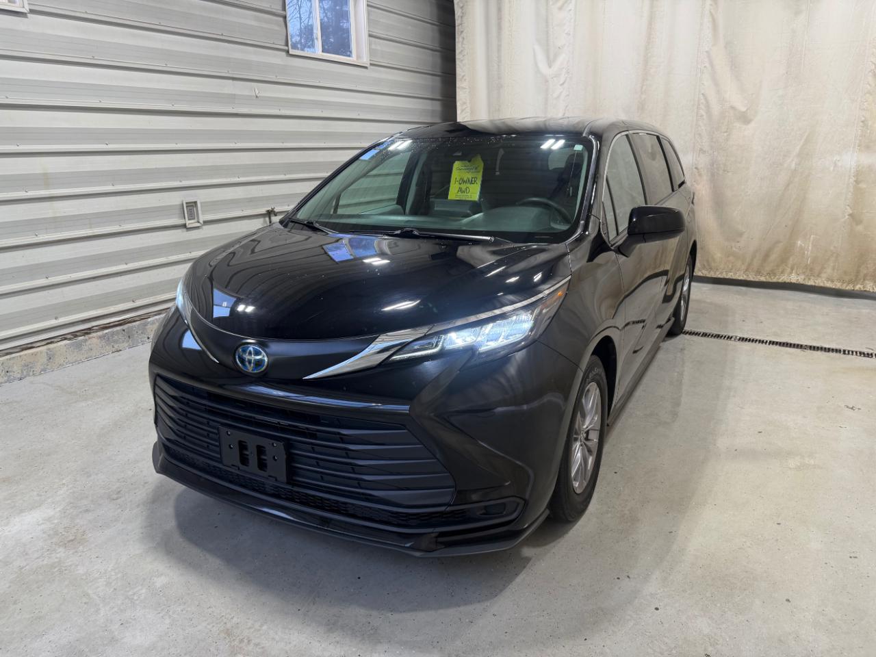 Toyota Sienna LE AWD 8-Passenger (Natl) 2023