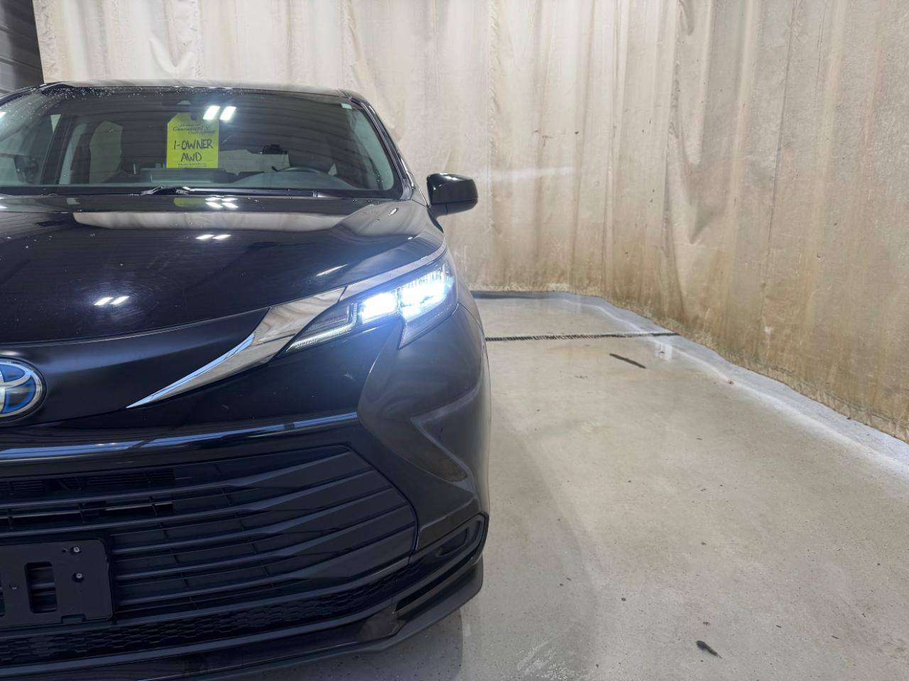 Toyota Sienna LE AWD 8-Passenger (Natl) 2023
