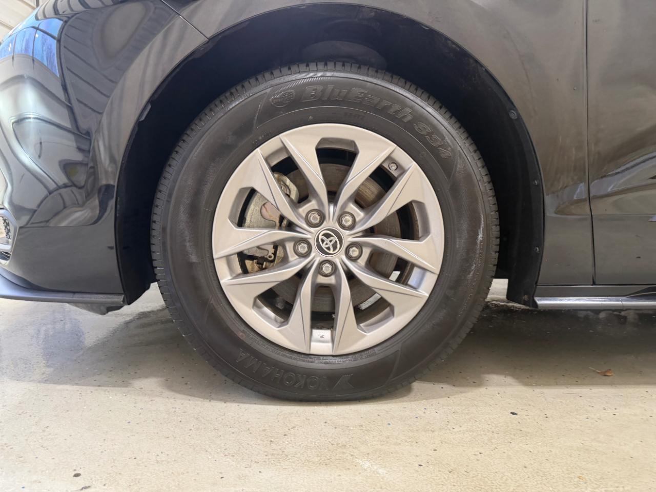 Toyota Sienna LE AWD 8-Passenger (Natl) 2023