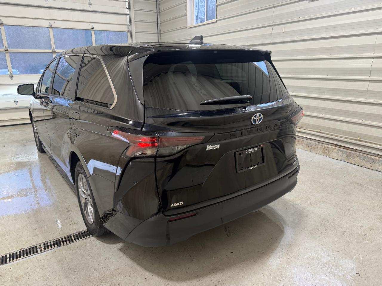 Toyota Sienna LE AWD 8-Passenger (Natl) 2023