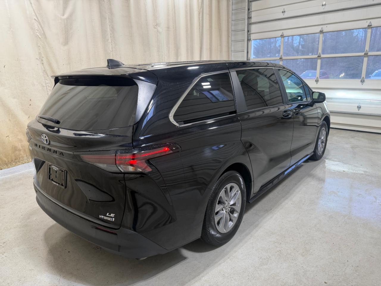 Toyota Sienna LE AWD 8-Passenger (Natl) 2023
