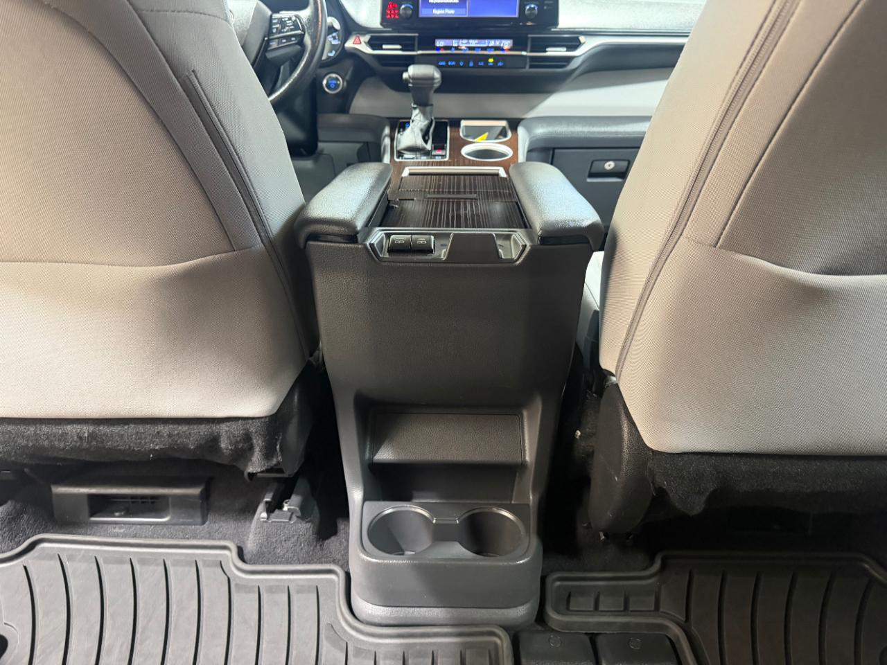 Toyota Sienna LE AWD 8-Passenger (Natl) 2023