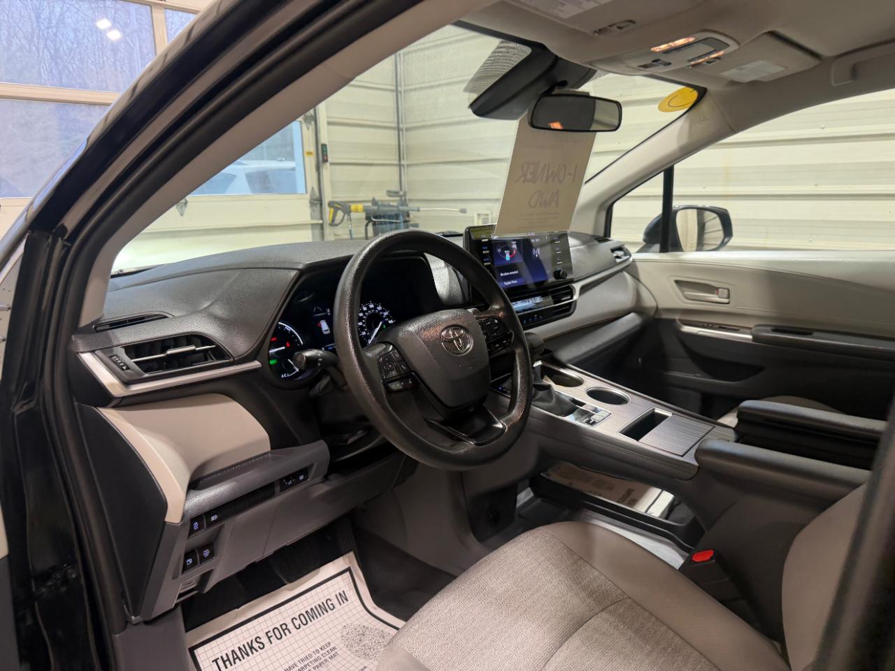 Toyota Sienna LE AWD 8-Passenger (Natl) 2023