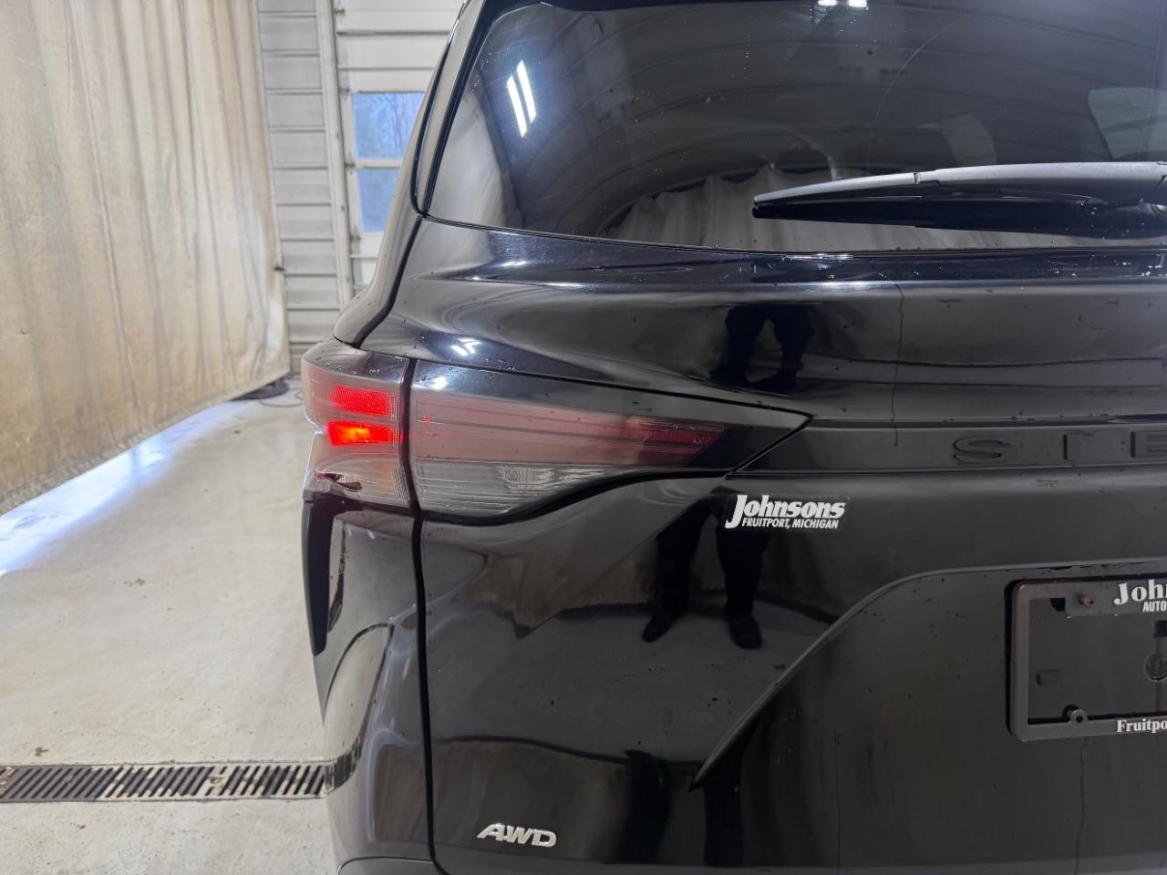 Toyota Sienna LE AWD 8-Passenger (Natl) 2023