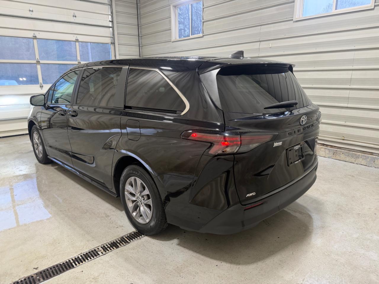 Toyota Sienna LE AWD 8-Passenger (Natl) 2023