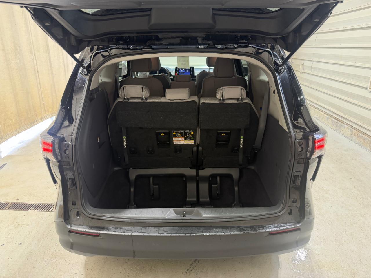 Toyota Sienna LE AWD 8-Passenger (Natl) 2023