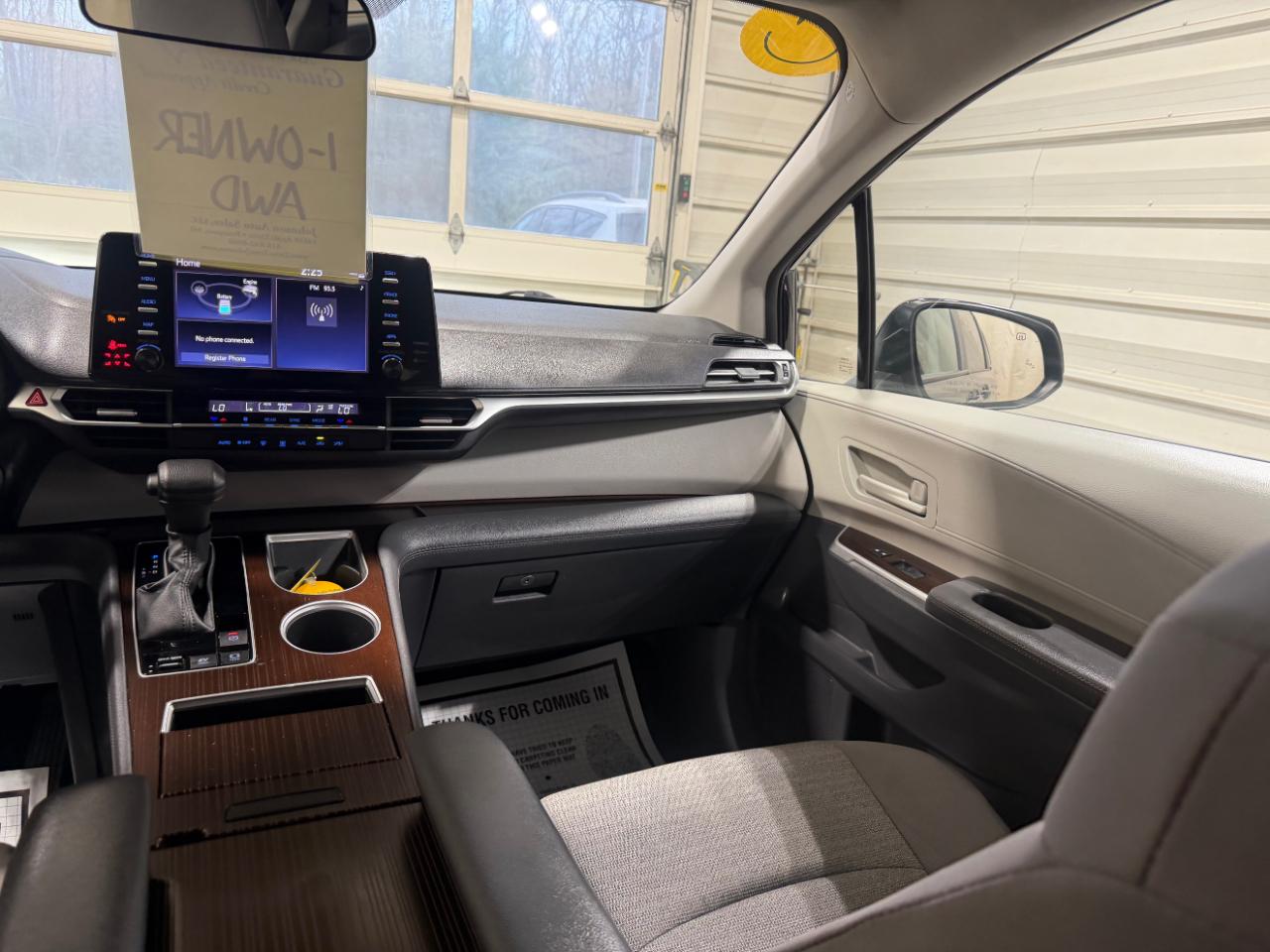 Toyota Sienna LE AWD 8-Passenger (Natl) 2023