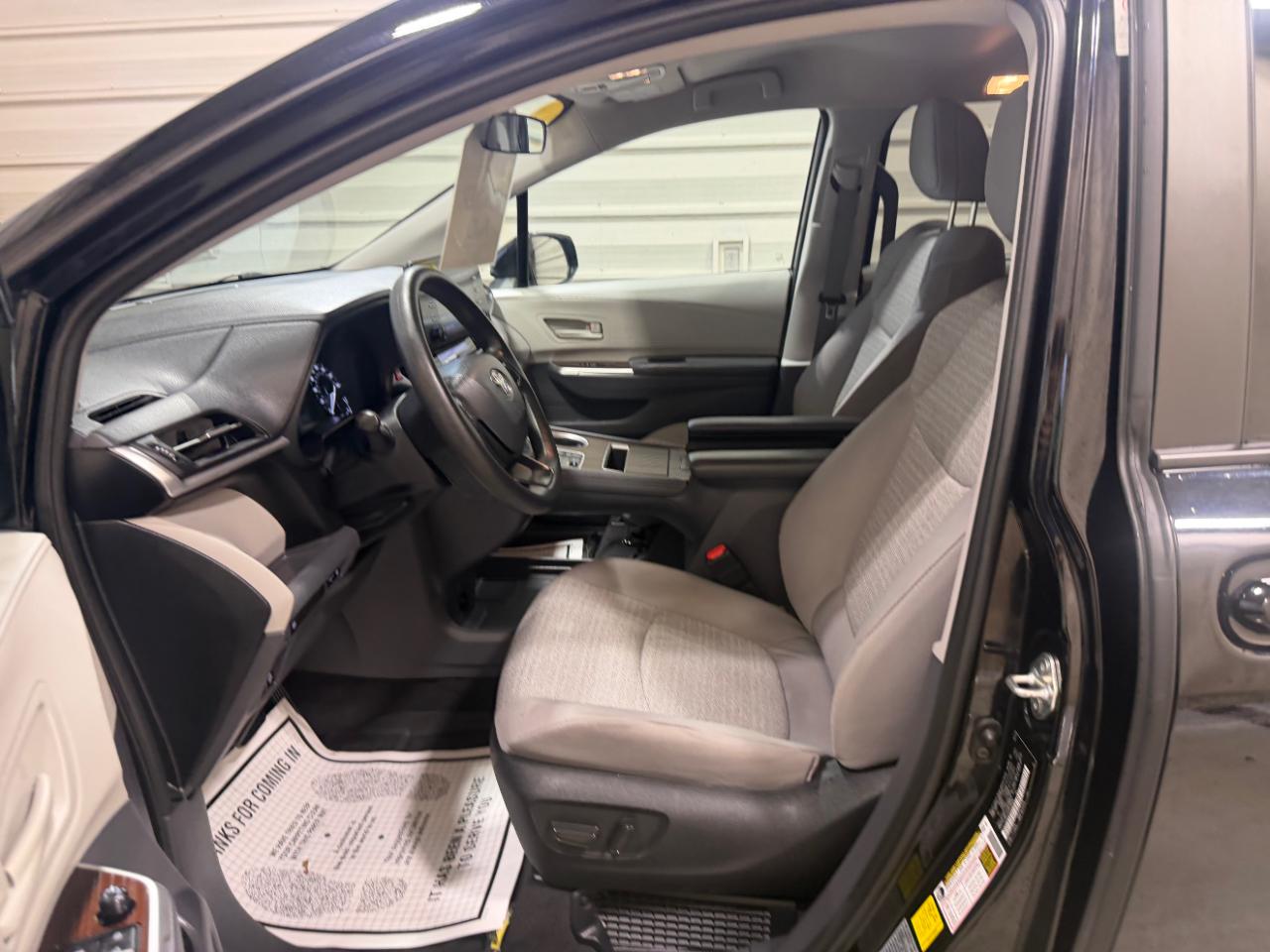 Toyota Sienna LE AWD 8-Passenger (Natl) 2023
