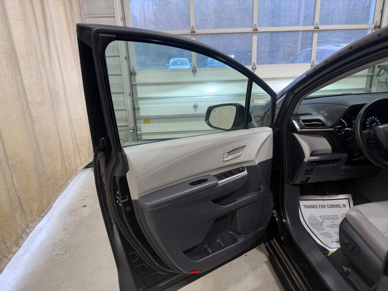 Toyota Sienna LE AWD 8-Passenger (Natl) 2023