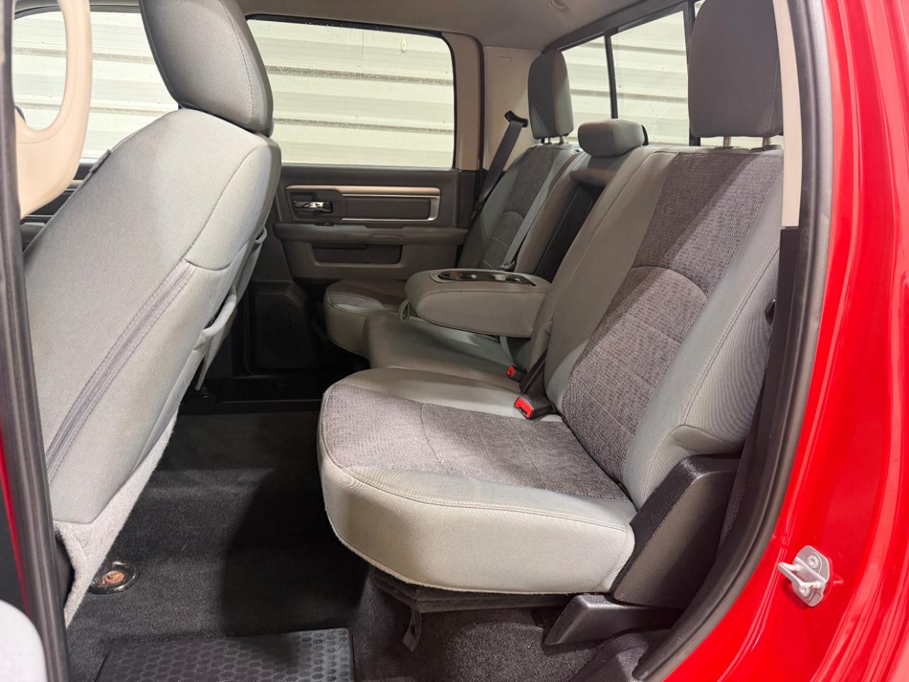 RAM 1500 4WD Crew Cab 140.5" Big Horn 2016