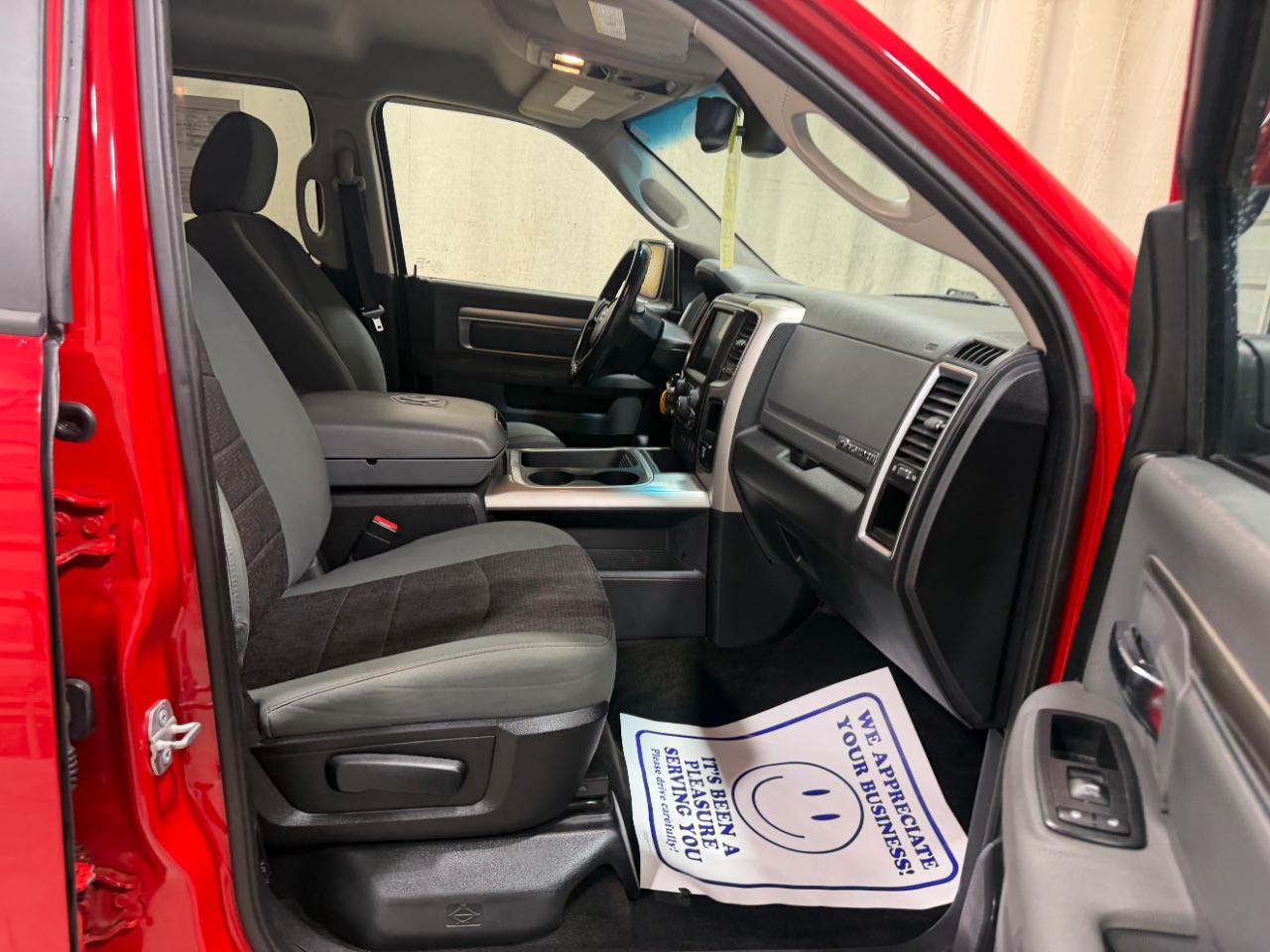 RAM 1500 4WD Crew Cab 140.5" Big Horn 2016