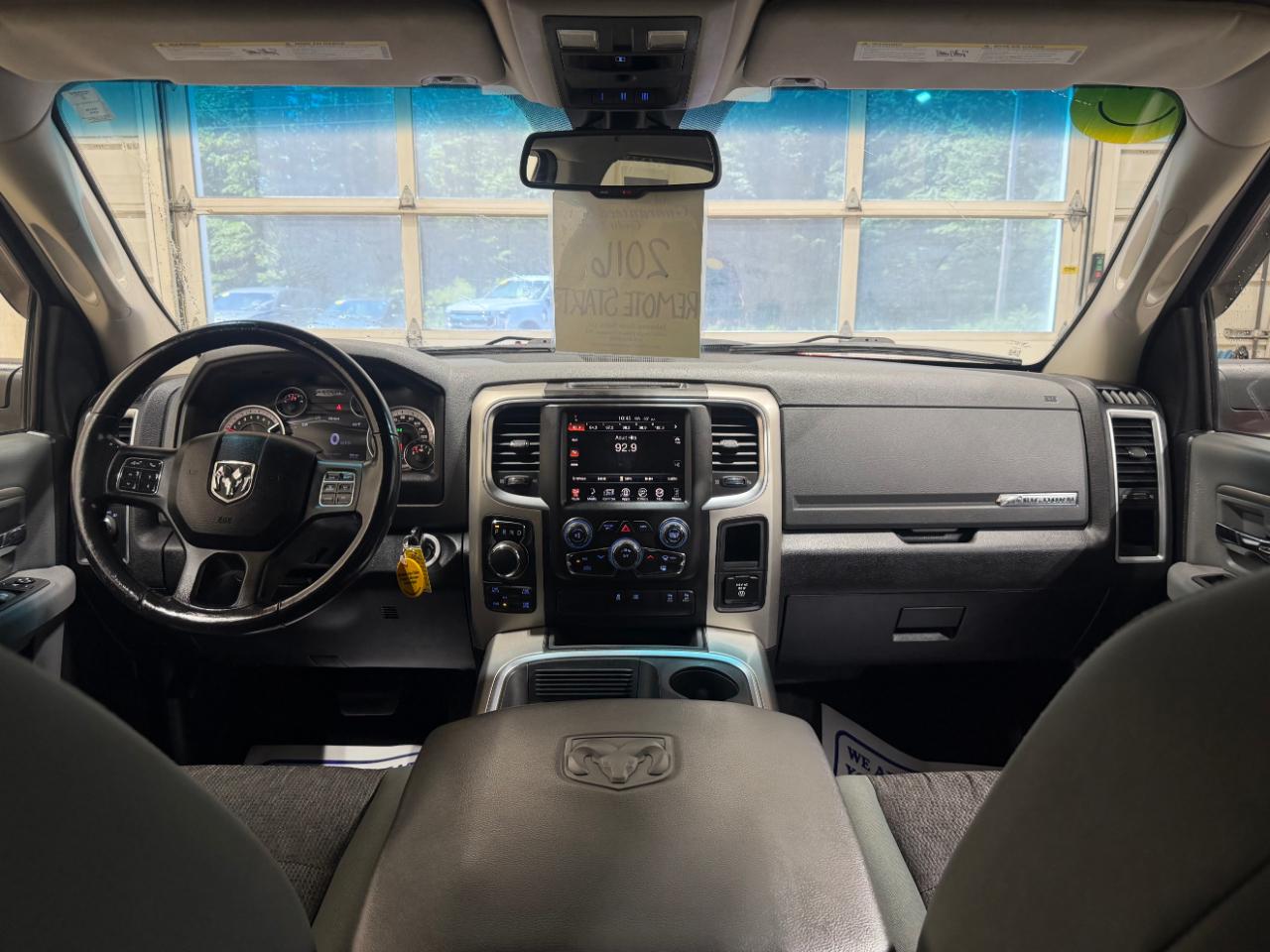 RAM 1500 4WD Crew Cab 140.5" Big Horn 2016