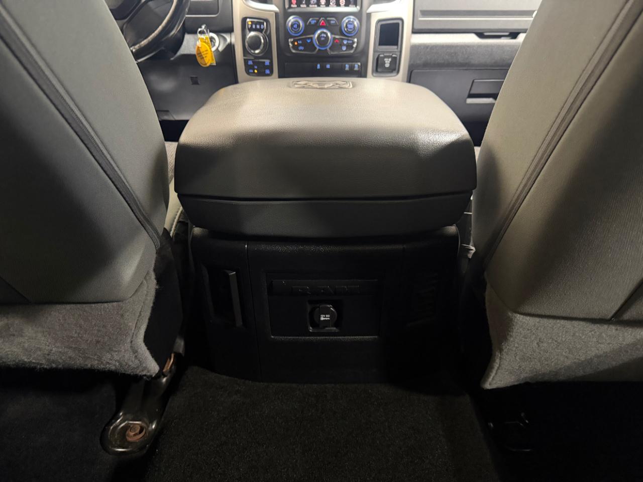 RAM 1500 4WD Crew Cab 140.5" Big Horn 2016