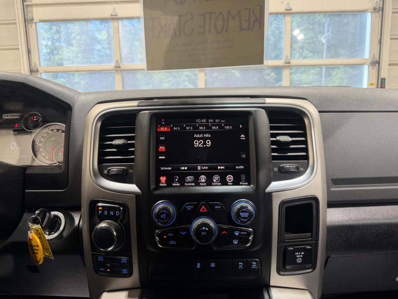 RAM 1500 4WD Crew Cab 140.5" Big Horn 2016