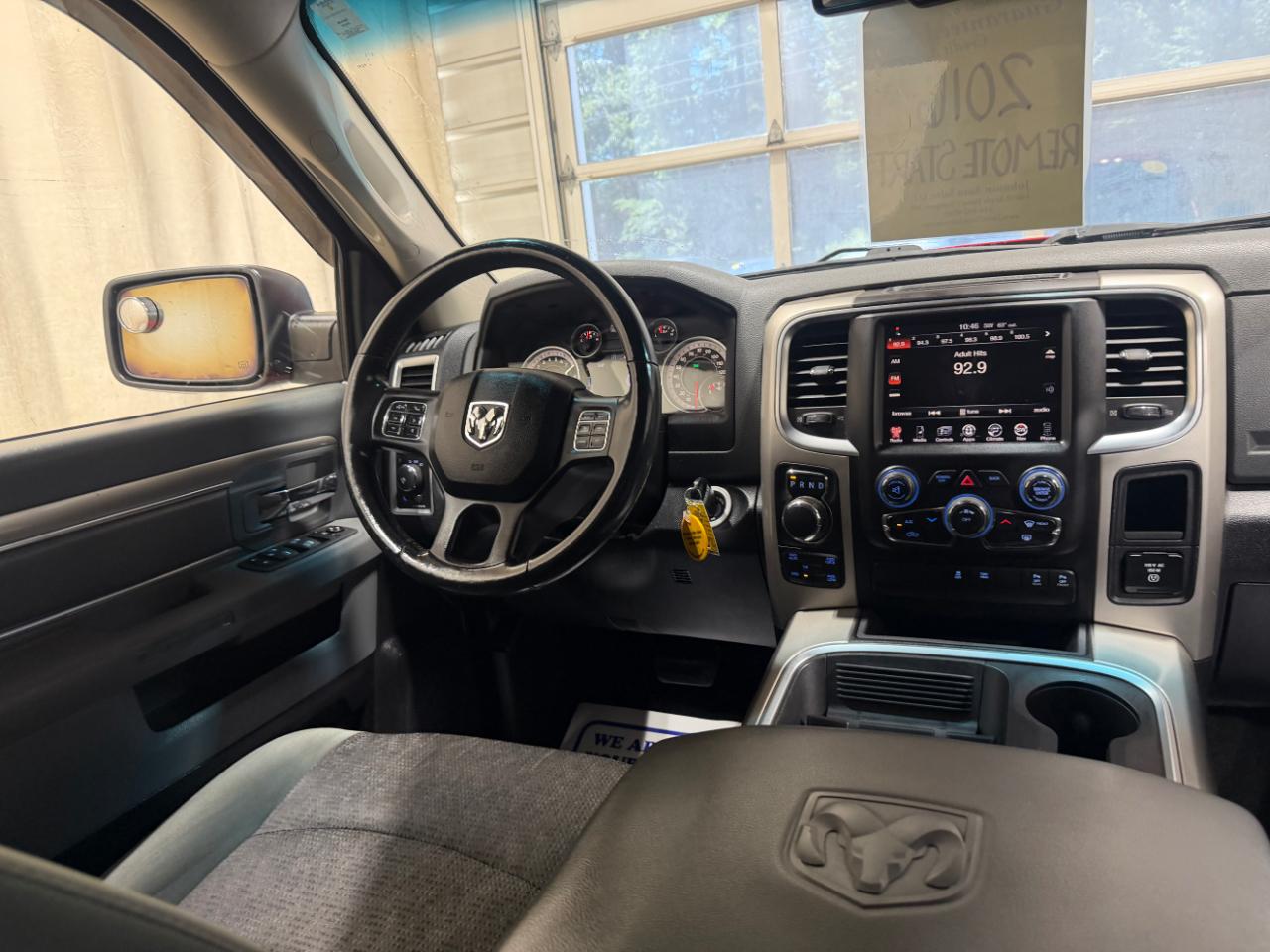 RAM 1500 4WD Crew Cab 140.5" Big Horn 2016