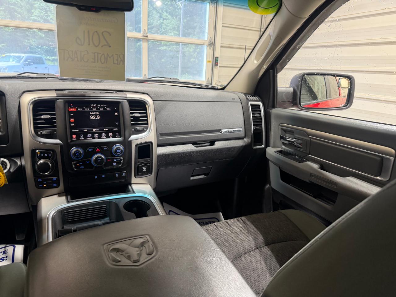 RAM 1500 4WD Crew Cab 140.5" Big Horn 2016