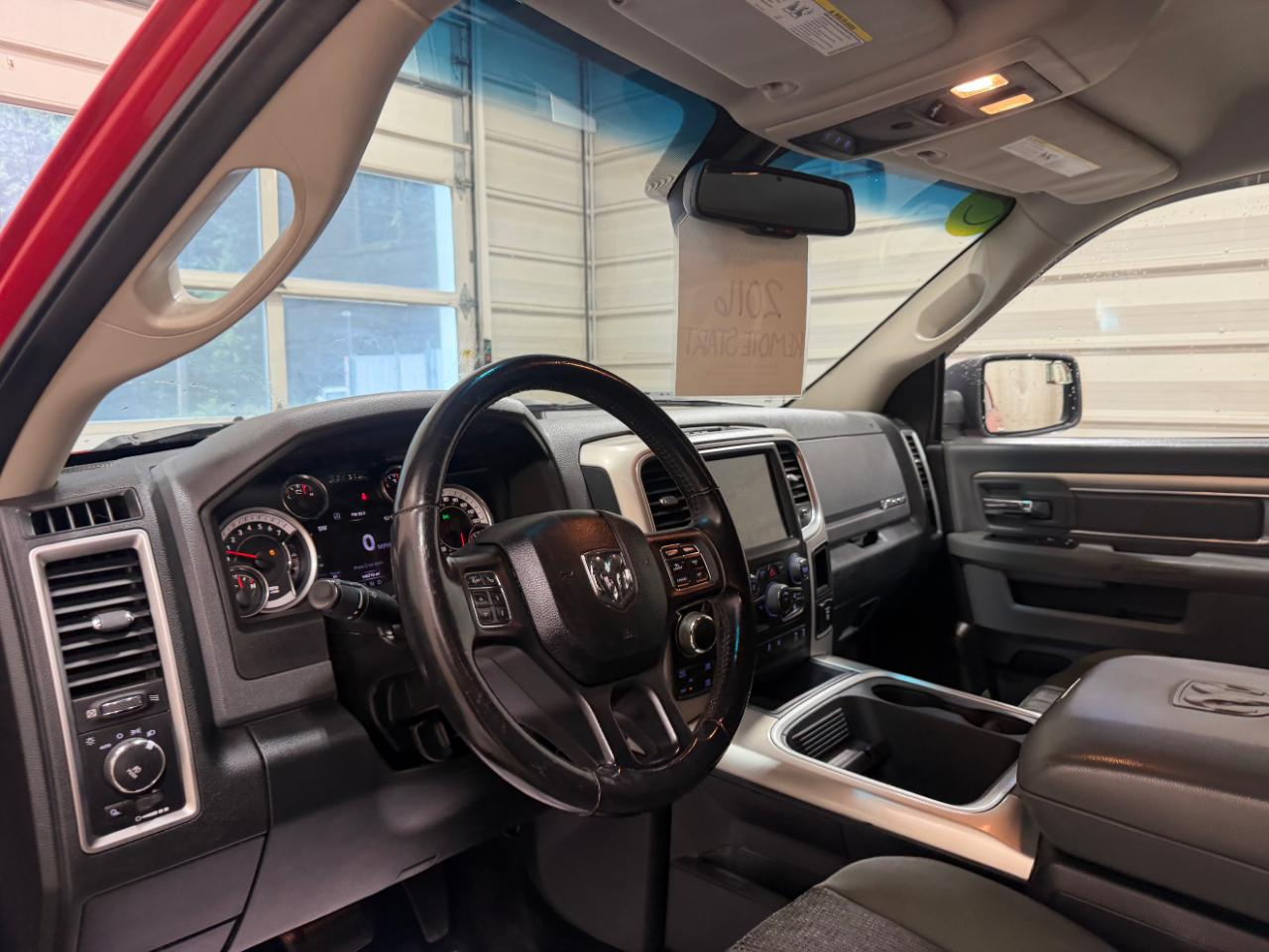 RAM 1500 4WD Crew Cab 140.5" Big Horn 2016