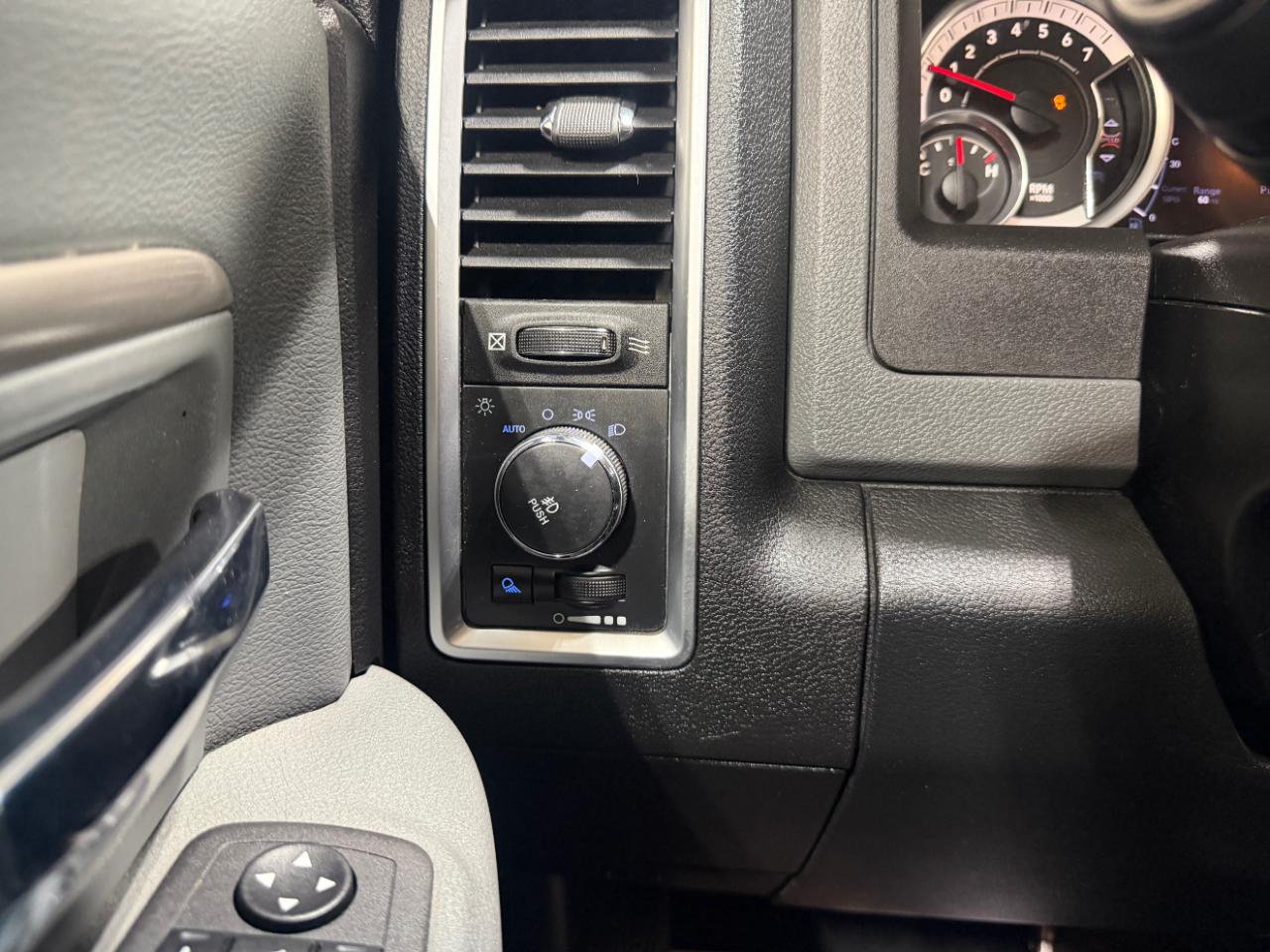 RAM 1500 4WD Crew Cab 140.5" Big Horn 2016