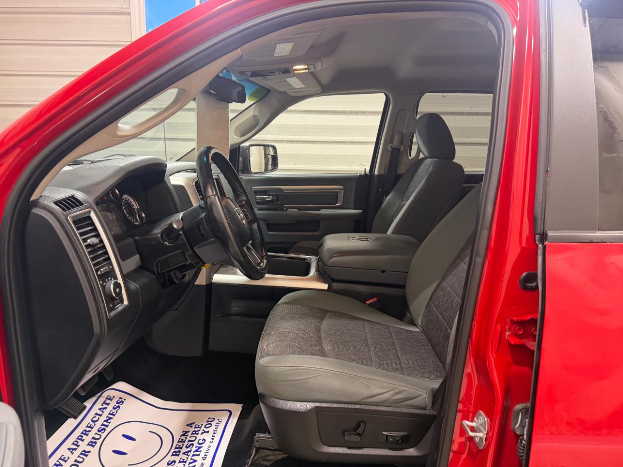 RAM 1500 4WD Crew Cab 140.5" Big Horn 2016