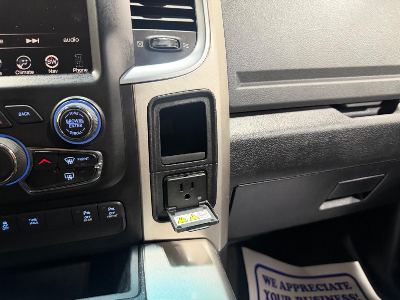 RAM 1500 4WD Crew Cab 140.5" Big Horn 2016