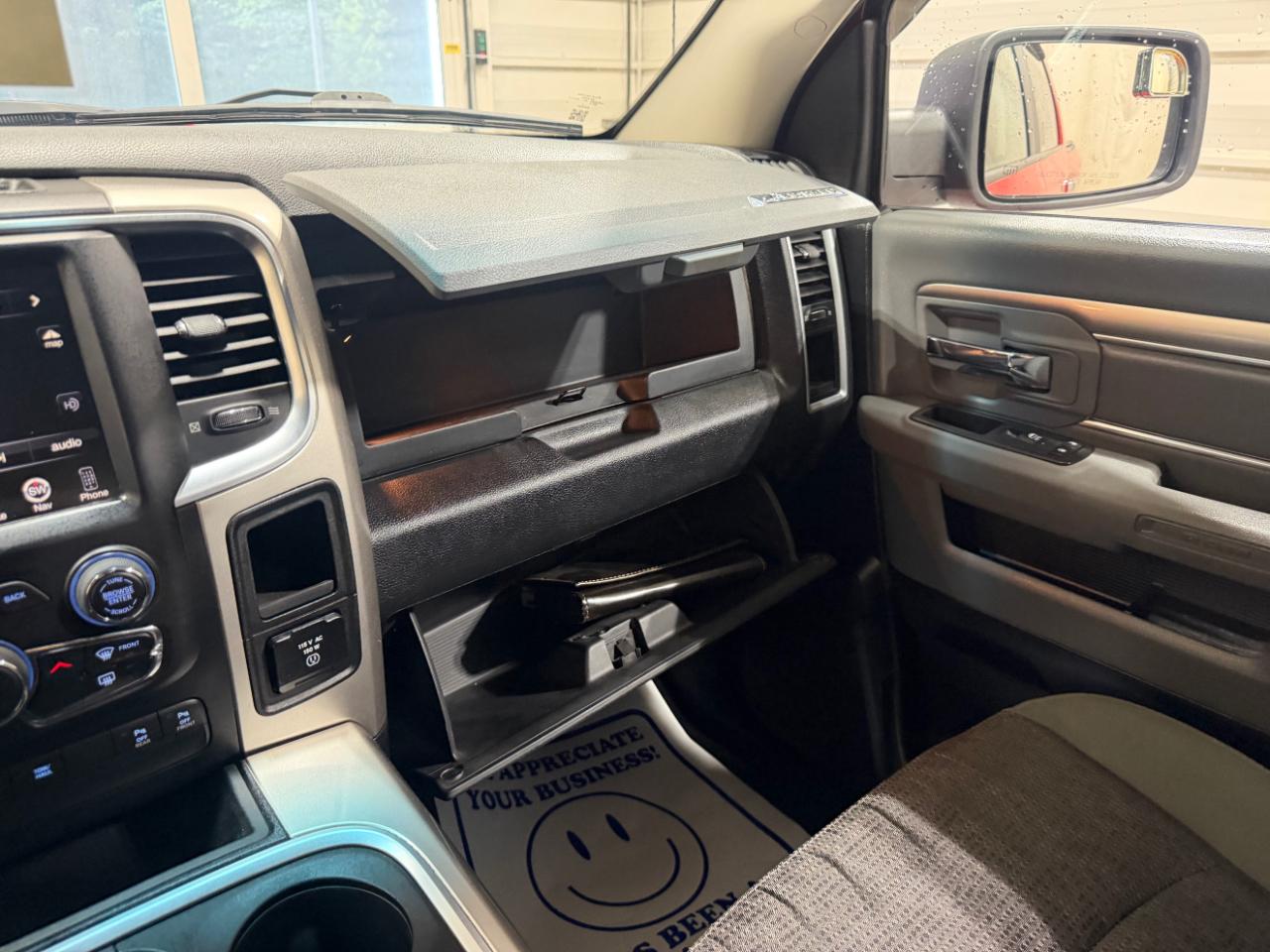 RAM 1500 4WD Crew Cab 140.5" Big Horn 2016