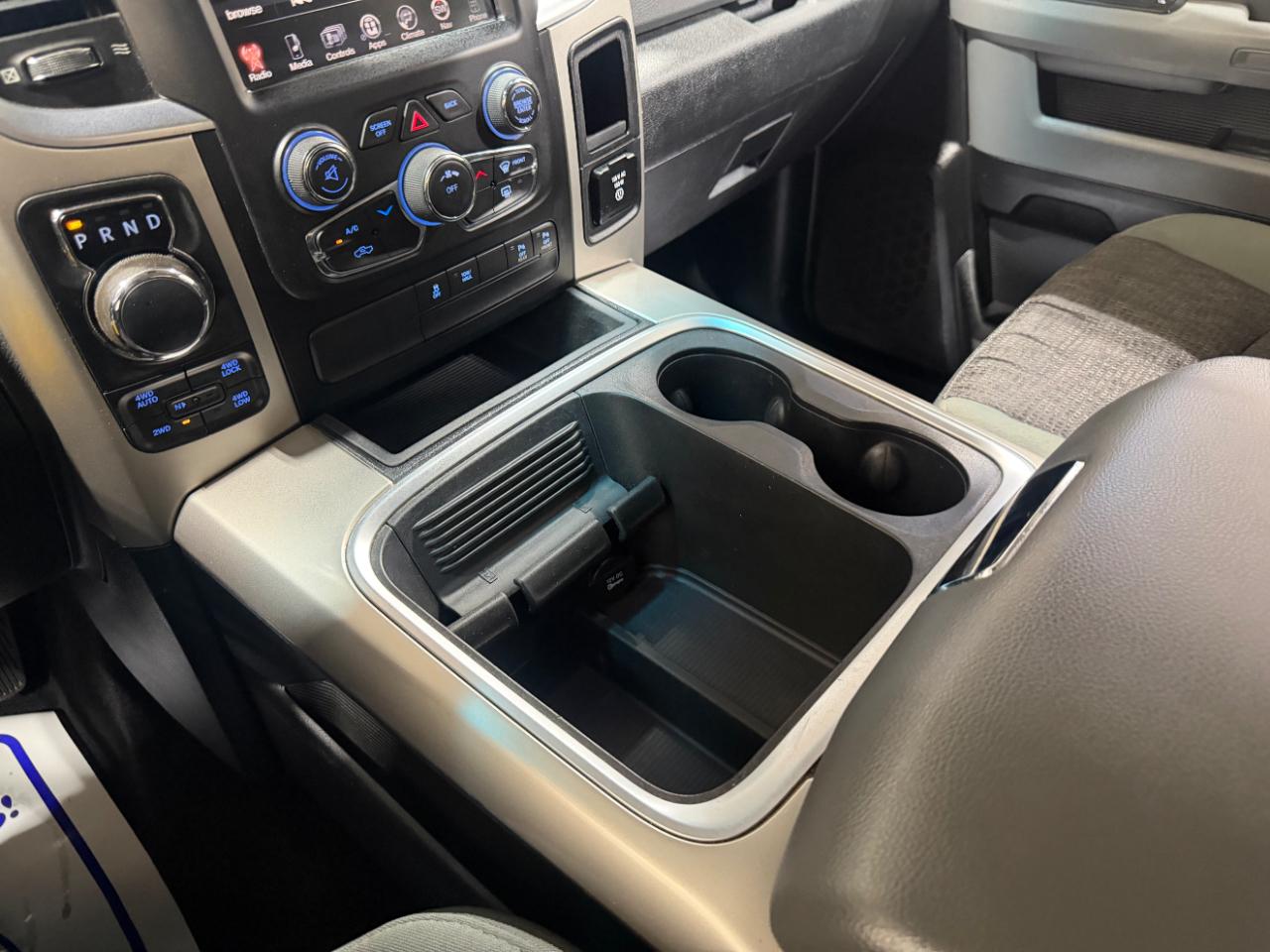RAM 1500 4WD Crew Cab 140.5" Big Horn 2016