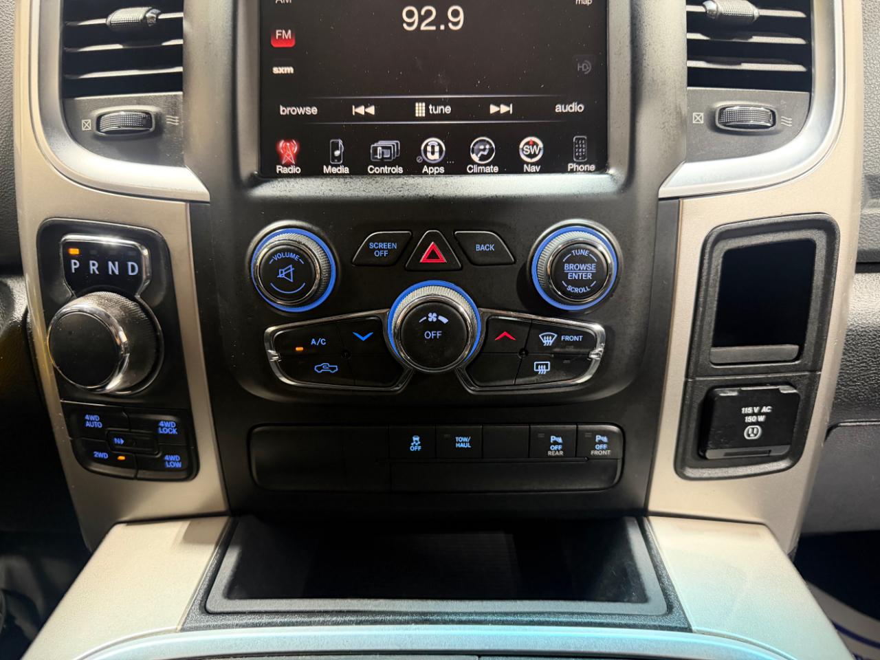 RAM 1500 4WD Crew Cab 140.5" Big Horn 2016