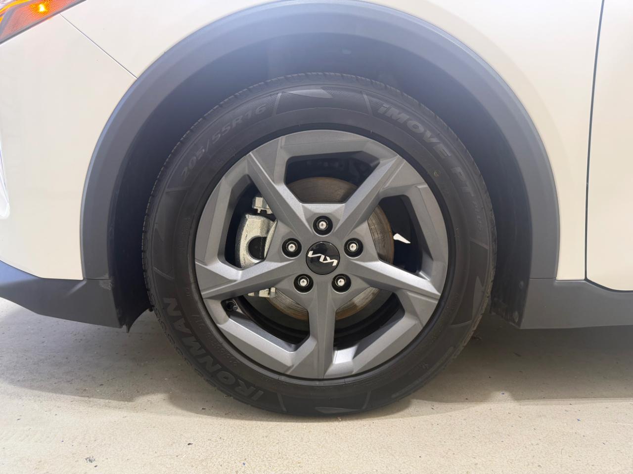 Kia K4 LXS FWD 2025