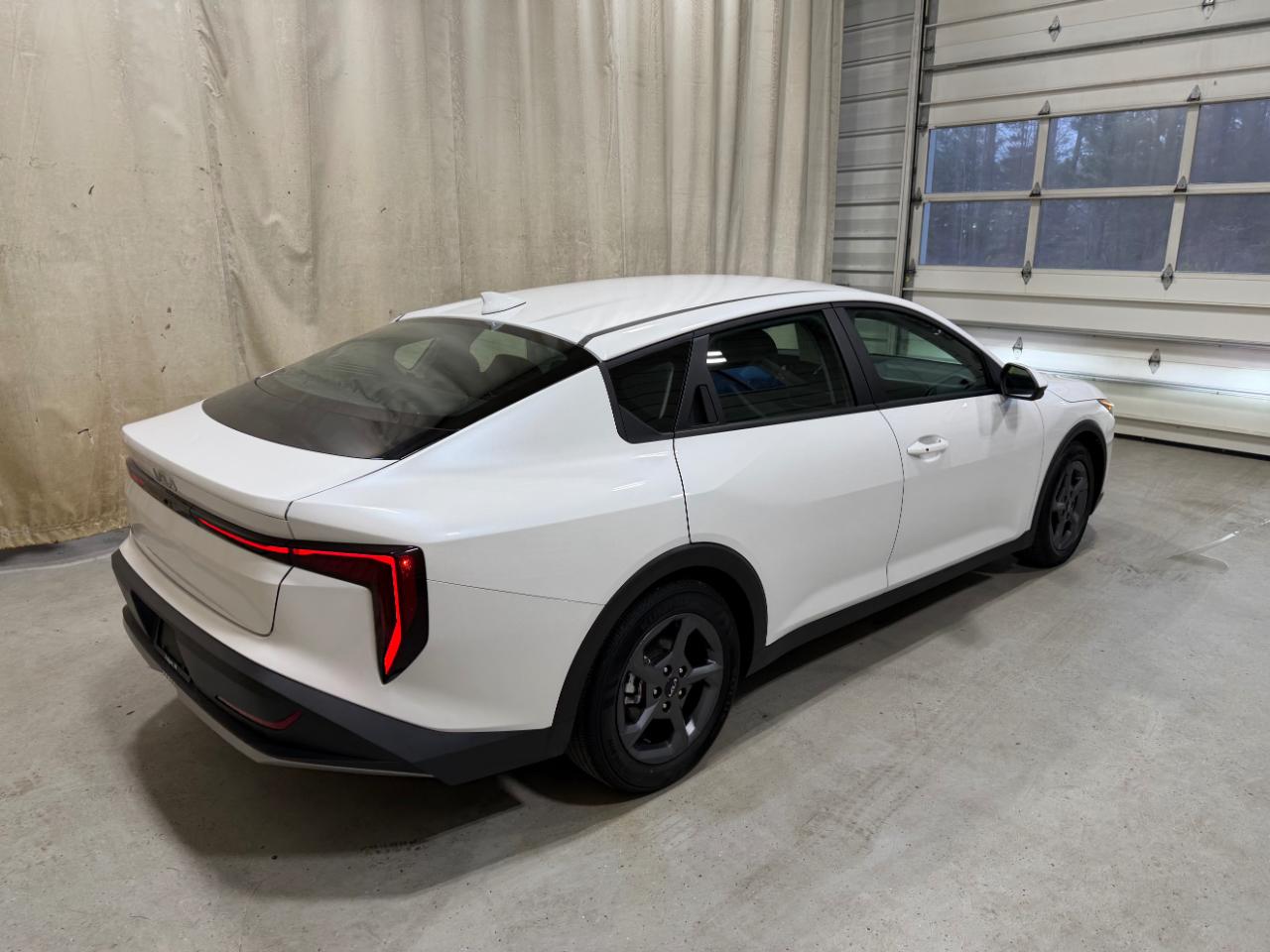 Kia K4 LXS FWD 2025