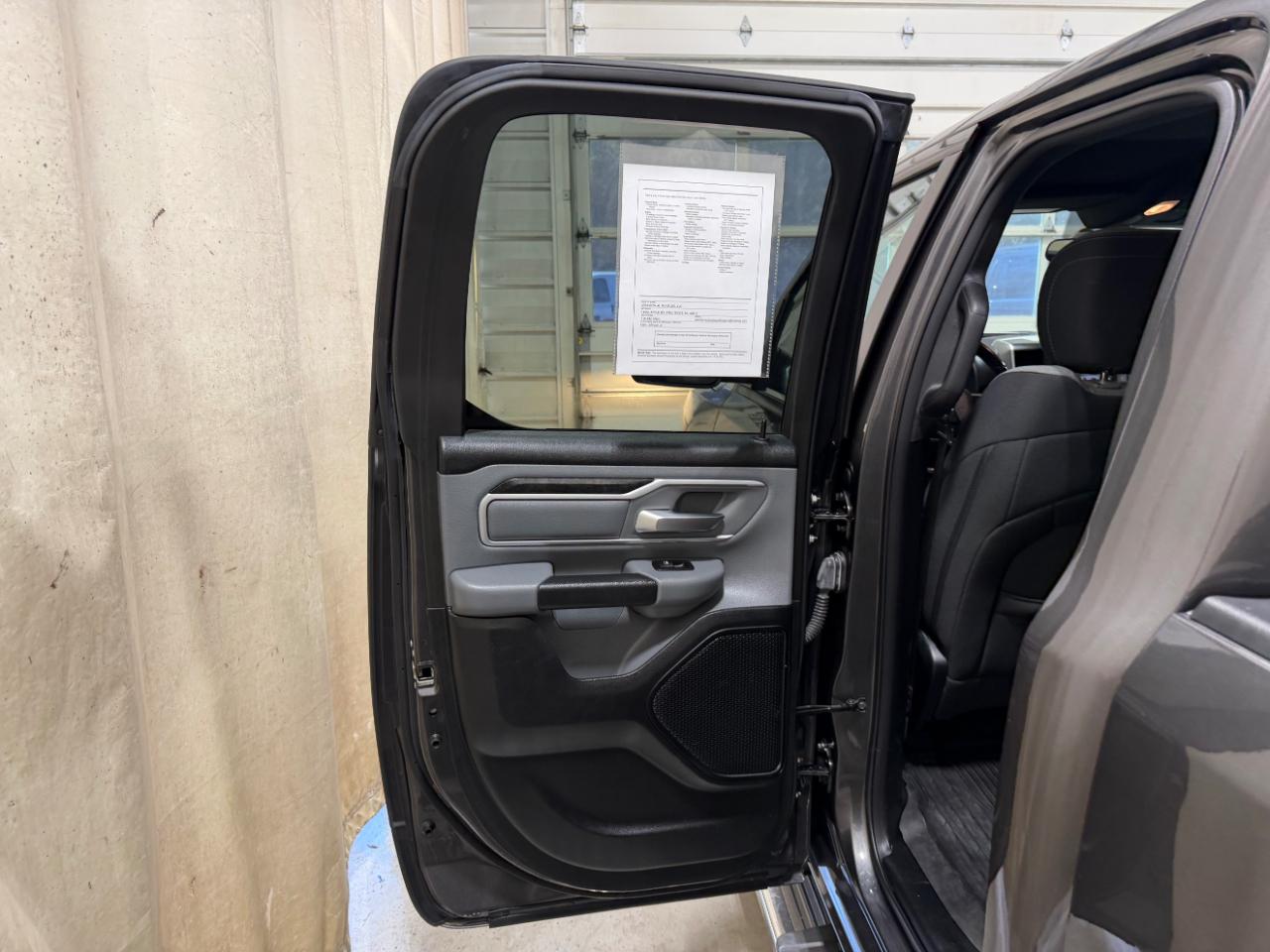 RAM 1500 Big Horn 4x4 Quad Cab 6'4" Box 2022