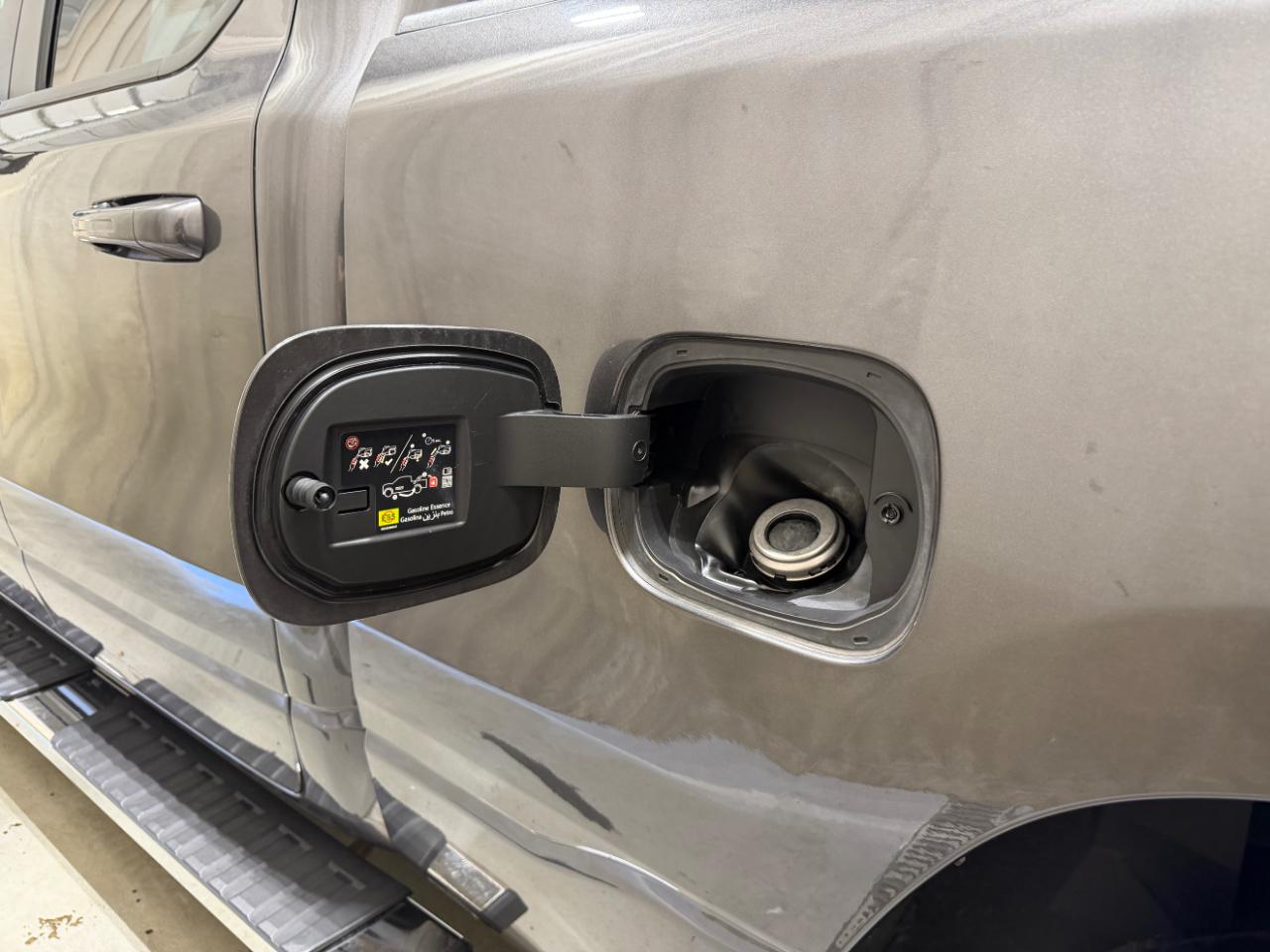 RAM 1500 Big Horn 4x4 Quad Cab 6'4" Box 2022