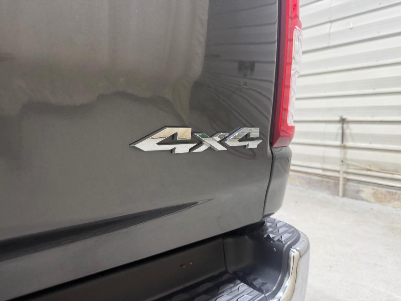 RAM 1500 Big Horn 4x4 Quad Cab 6'4" Box 2022